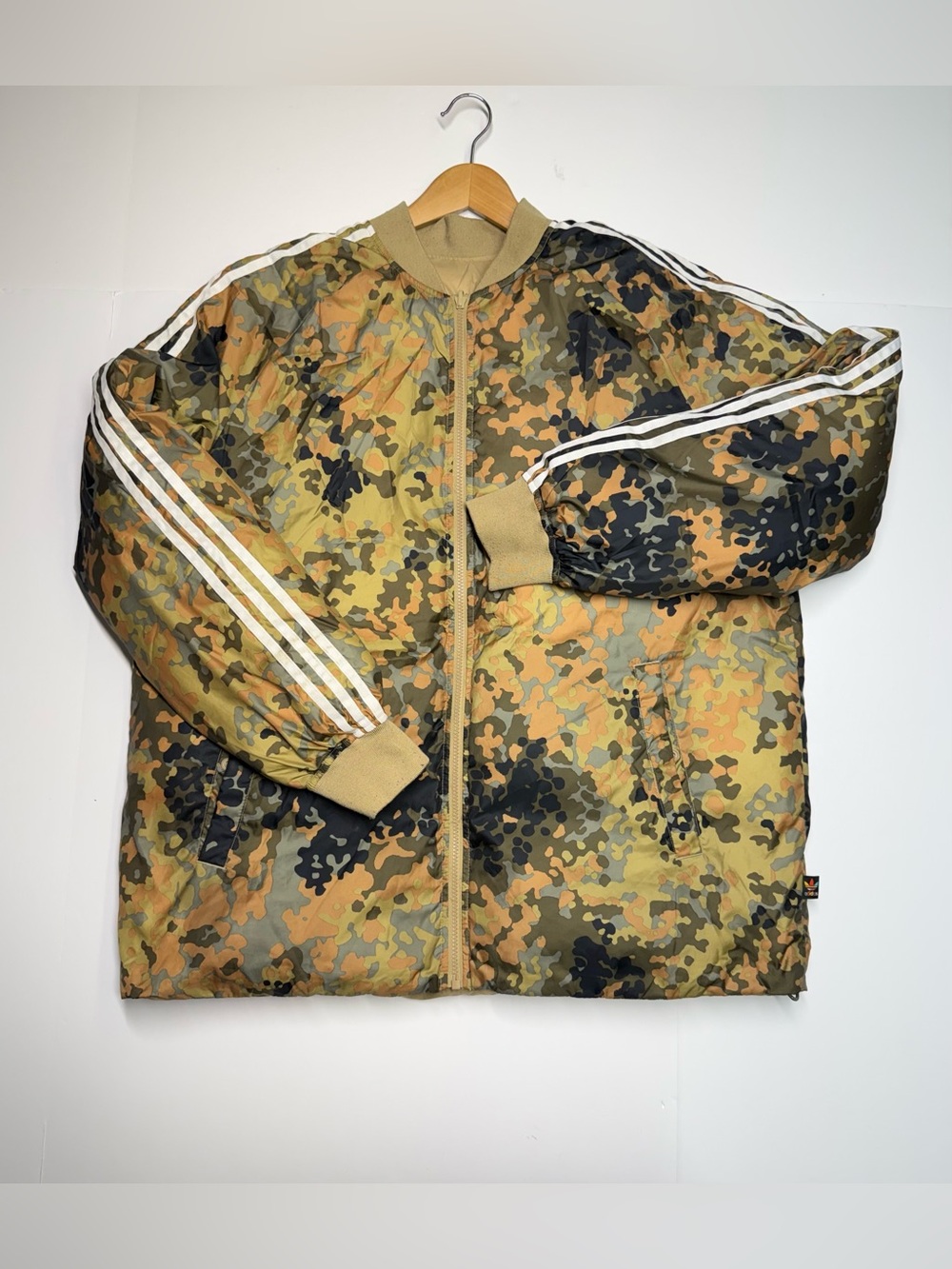Adidas Hu Hiking Reversible Puffer Jacket CY7817 Men’s Size XL Camo/ Brown